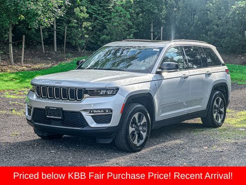 Used 2023 Jeep Grand Cherokee 4WD 4xe image 1