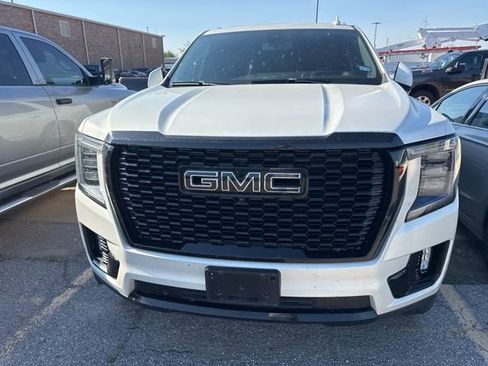 Used 2022 GMC Yukon Denali image 2