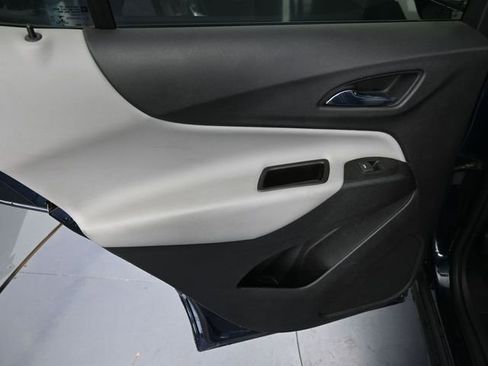 Used 2021 Chevrolet Equinox LS image 28