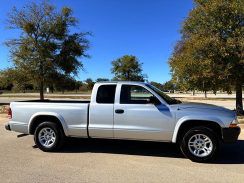 Used 2004 Dodge Dakota Club Cab 2WD w/ Tire & Handling Group image 46