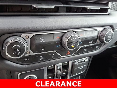 Used 2025 Jeep Wrangler Rubicon image 15