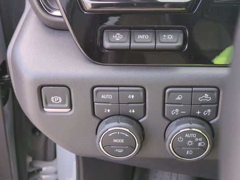 Used 2024 Chevrolet Silverado 1500 ZR2 w/ Technology Package AWD/4WD image 19