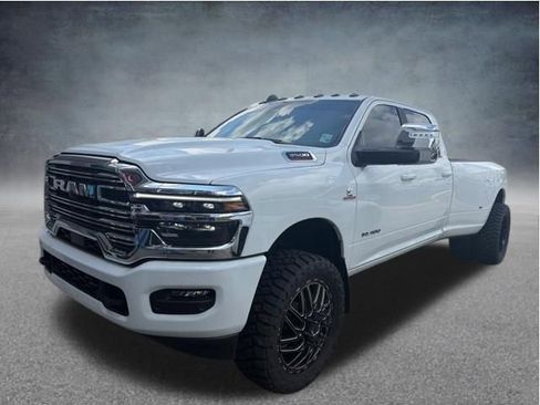 Used 2025 RAM 3500 Laramie AWD/4WD image 2