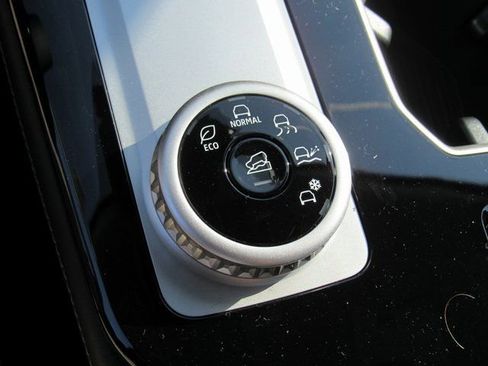 New 2025 Mitsubishi Outlander SE image 22