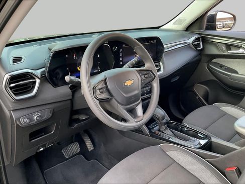 Used 2025 Chevrolet TrailBlazer LT FWD image 16