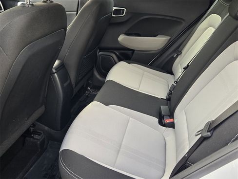 Certified 2022 Hyundai Venue SEL image 11