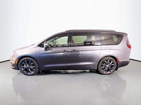 Used 2020 Chrysler Pacifica Touring-L w/ S Appearance Package image 6
