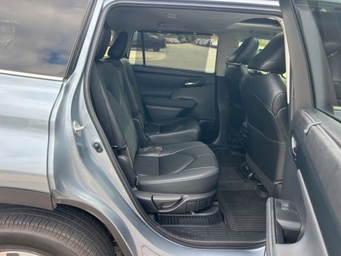Used 2023 Toyota Highlander XLE image 36