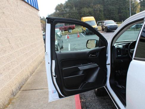 Used 2022 Chevrolet Colorado LT w/ Fleet Safety Package image 14