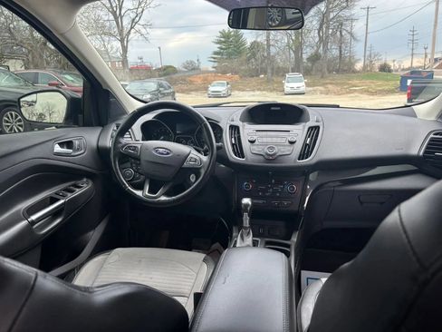 Used 2017 Ford Escape SE w/ SE Sport Appearance Package AWD/4WD image 22