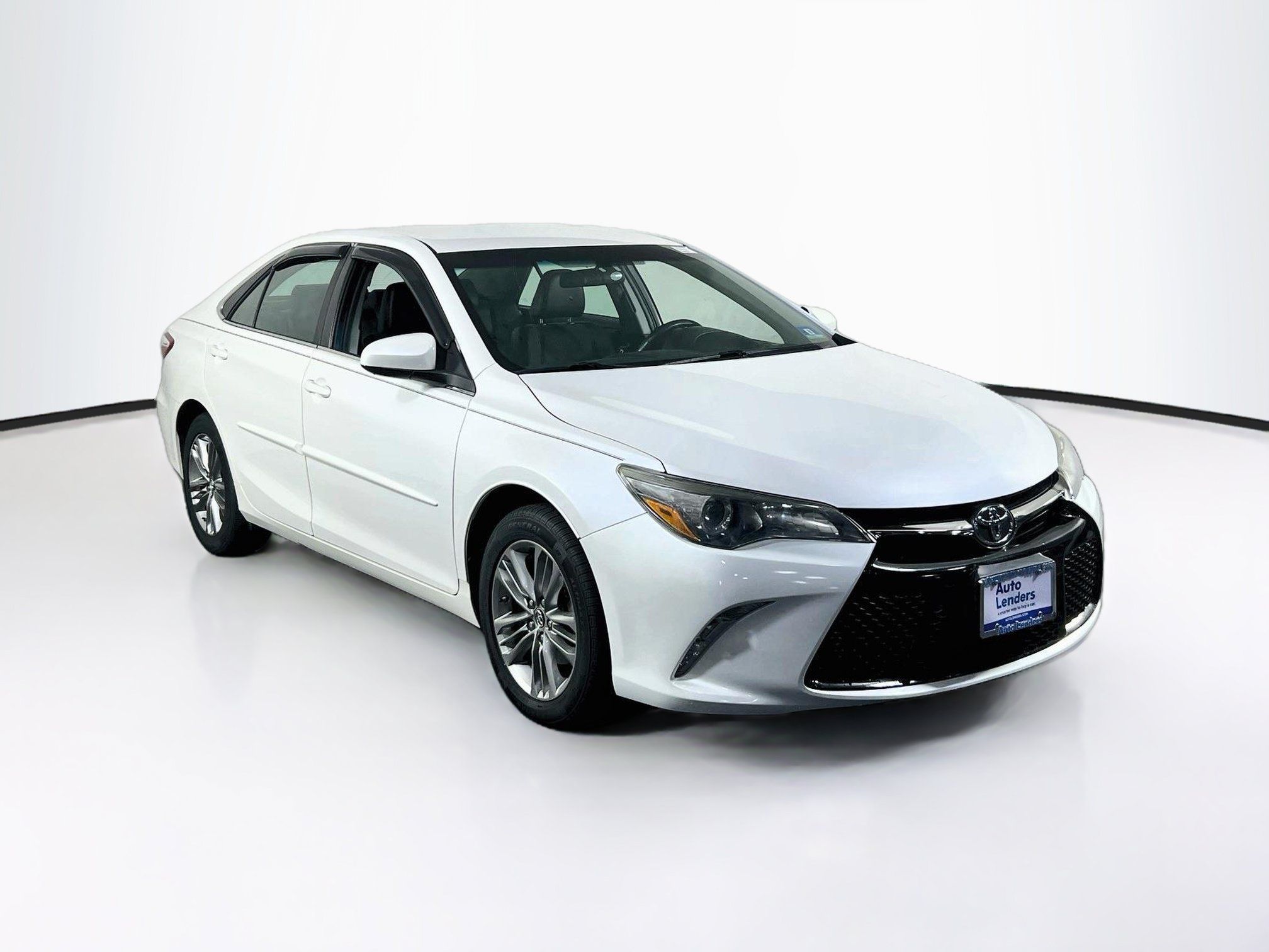 Used 2016 Toyota Camry SE w/ Protection Package (Q2) FWD image 3
