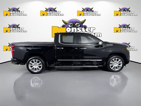 Used 2023 Chevrolet Silverado 1500 High Country w/ Technology Package image 4