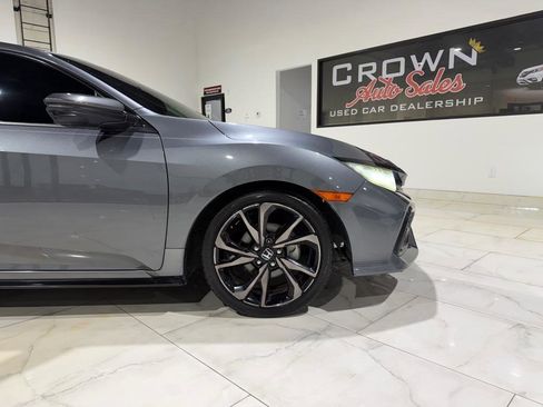 Used 2018 Honda Civic Sport Touring image 7
