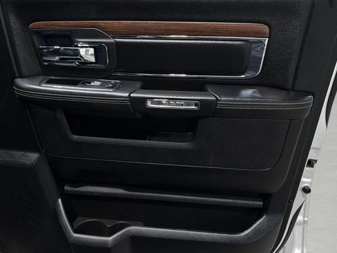 Used 2017 RAM 1500 Laramie AWD/4WD image 7
