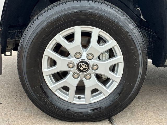 Certified 2025 Toyota Tacoma SR5 AWD/4WD image 29
