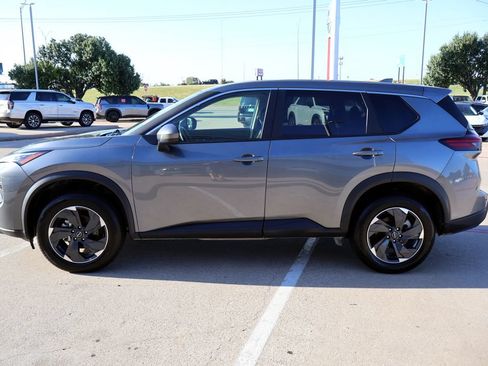 Used 2025 Nissan Rogue SV AWD/4WD image 2