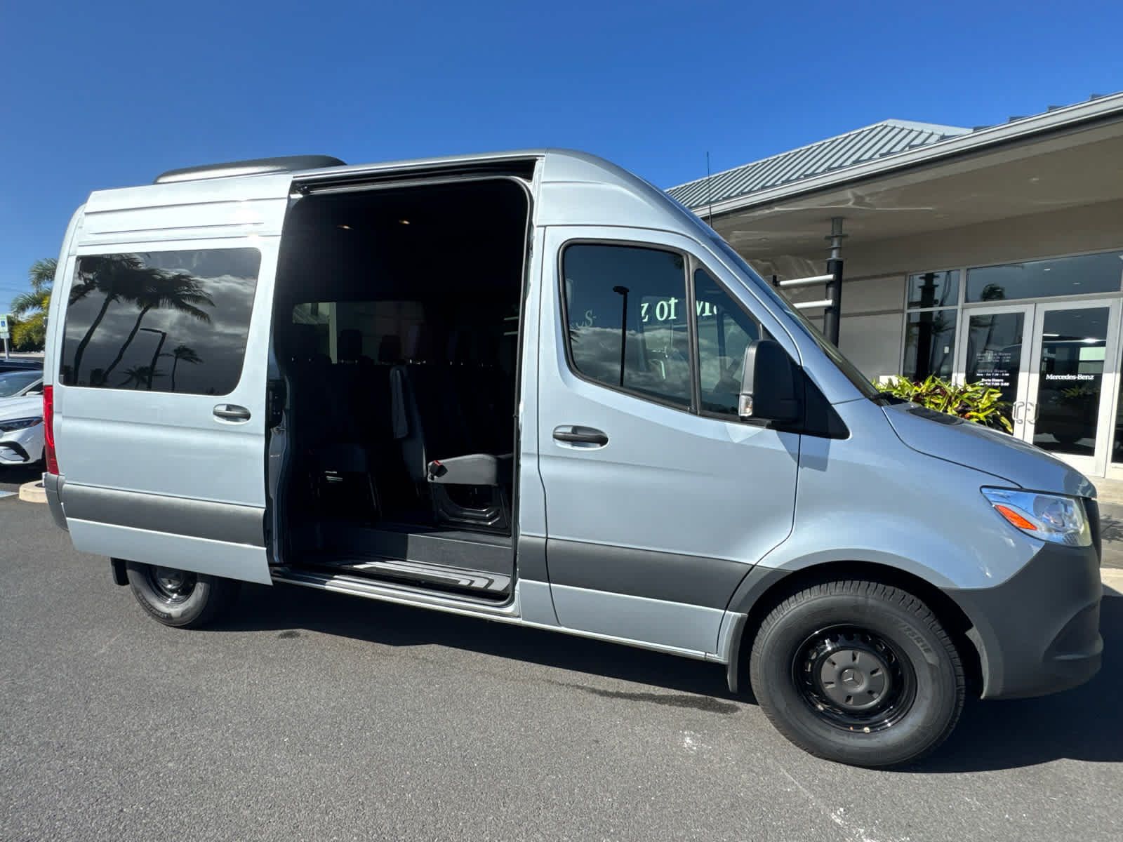 Used 2025 Mercedes-Benz Sprinter 2500 image 4