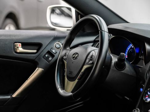 Used 2013 Hyundai Genesis 3.8 image 14