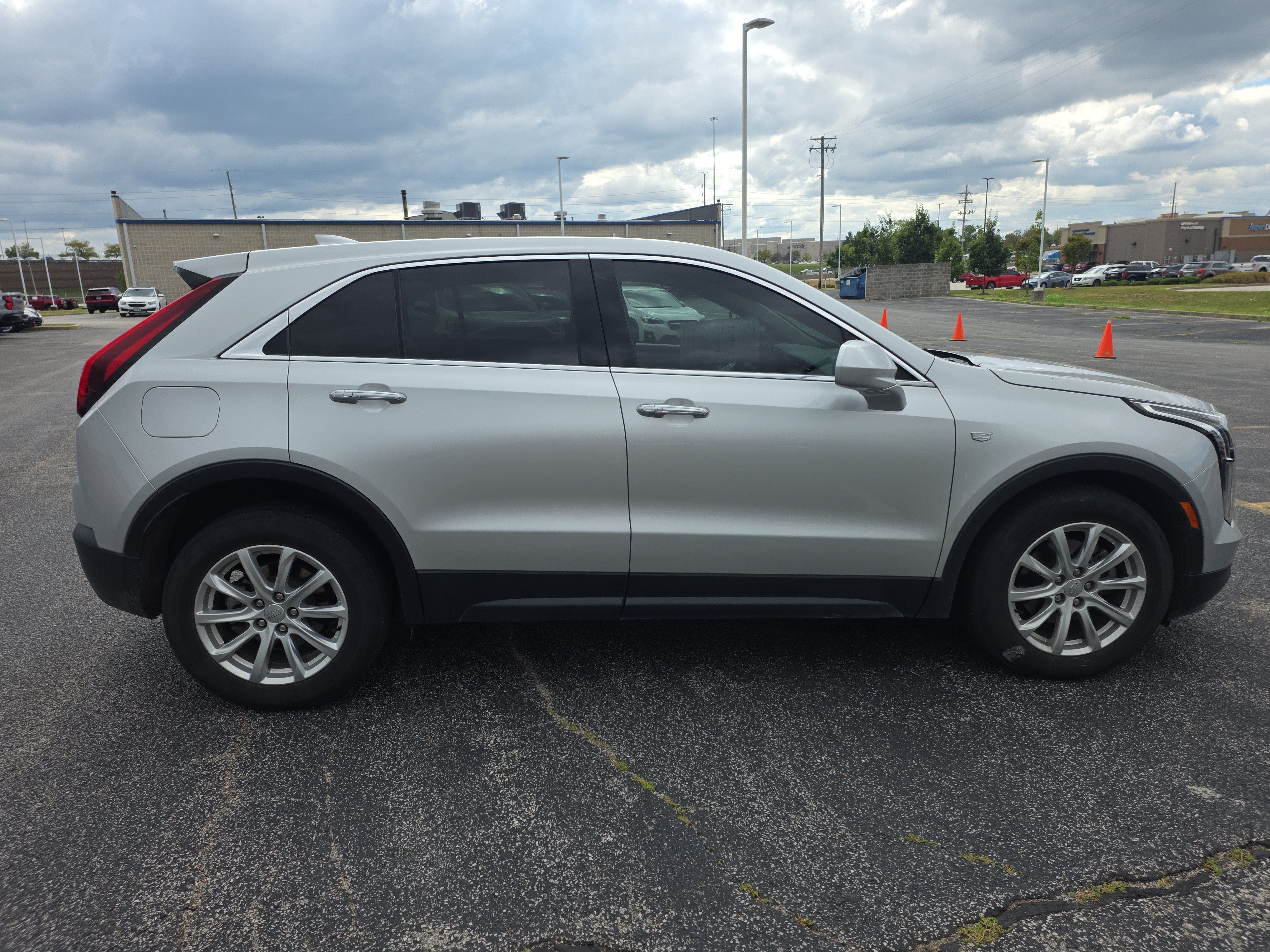 Used 2019 Cadillac XT4 Luxury FWD image 3