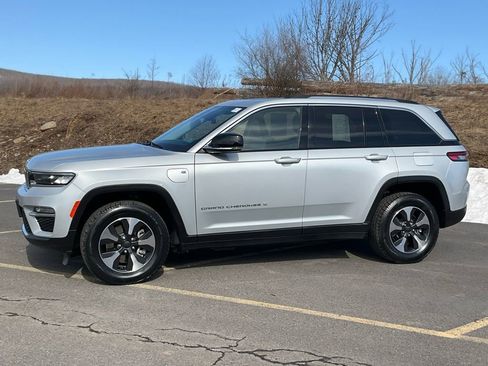 Used 2023 Jeep Grand Cherokee 4WD 4xe image 33