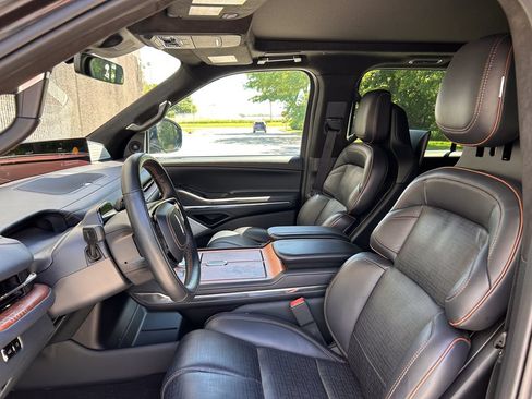 Certified 2025 Lincoln Navigator Black Label AWD/4WD image 11