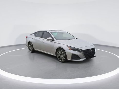 Used 2023 Nissan Altima 2.5 SL FWD image 2