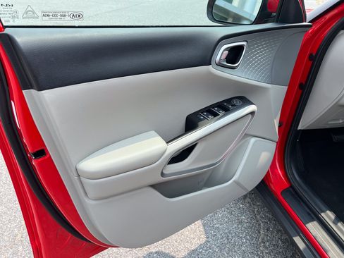 Used 2022 Kia Soul LX FWD image 11