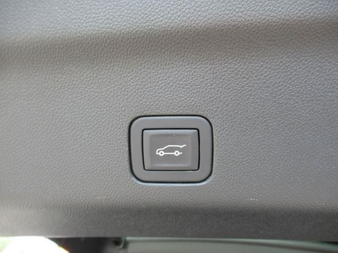 Used 2025 Chevrolet Tahoe LT AWD/4WD image 37