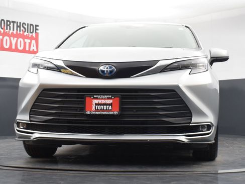 Used 2024 Toyota Sienna XLE image 34