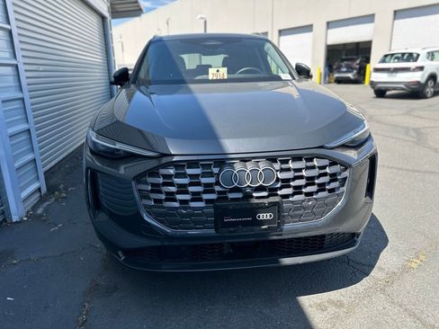 Used 2025 Audi Q5 Premium Plus w/ Premium Plus AWD/4WD image 2