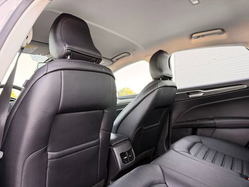 Used 2018 Ford Fusion SE w/ Equipment Group 602A FWD image 16