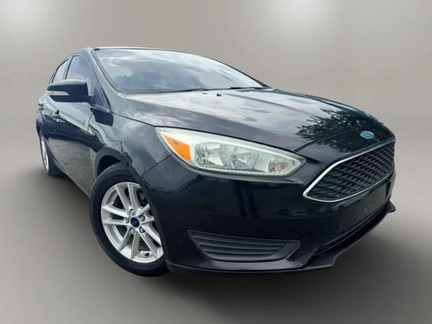 Used 2015 Ford Focus SE FWD image 2