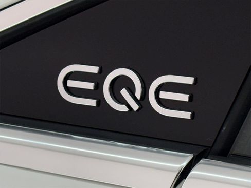 Used 2023 Mercedes-Benz EQE 350+ 4MATIC Sedan image 32