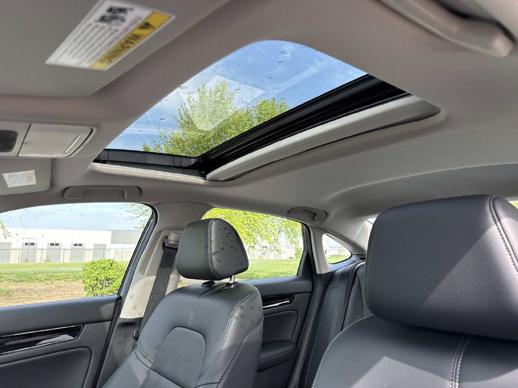 Used 2023 Honda Civic Touring image 4