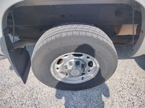 Used 2006 Chevrolet Silverado 2500 LT w/ Heavy-Duty Power Package image 19