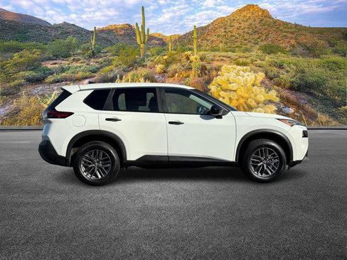 Used 2023 Nissan Rogue S image 3