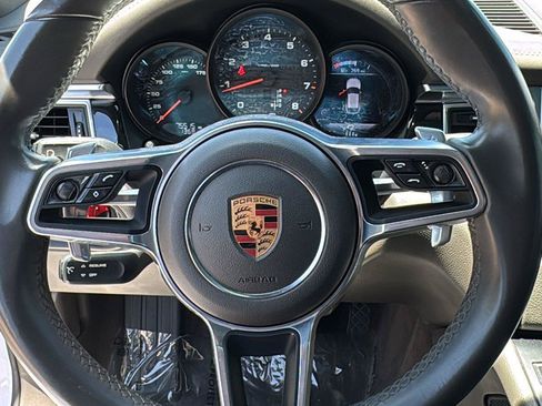 Used 2018 Porsche Macan AWD/4WD image 12