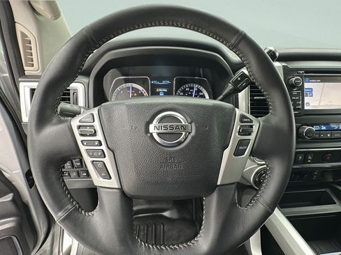 Used 2017 Nissan Titan PRO-4X AWD/4WD image 16