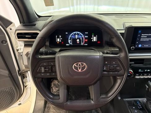 Used 2025 Toyota Tacoma SR5 AWD/4WD image 13