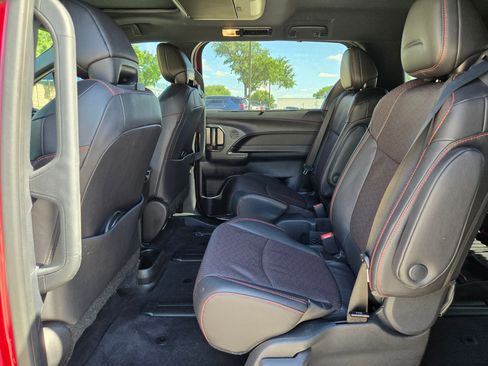 Used 2025 Toyota Sienna XSE FWD image 15