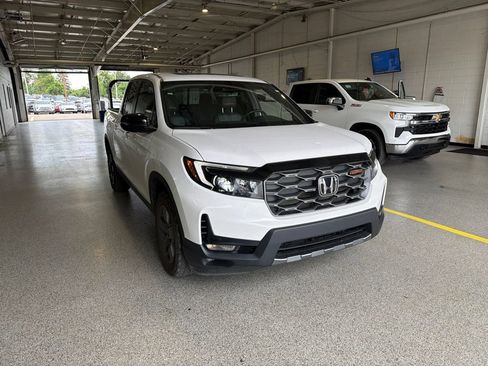 Used 2025 Honda Ridgeline TrailSport image 2