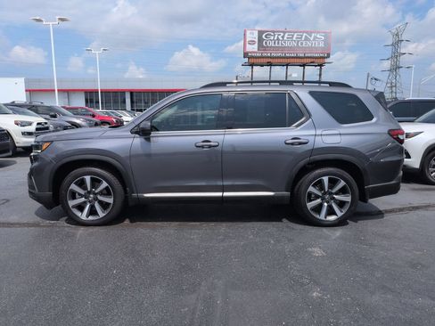 Used 2025 Honda Pilot Elite image 2