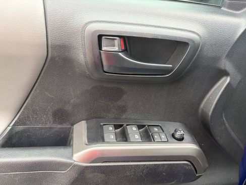 Used 2023 Toyota Tacoma SR5 AWD/4WD image 12