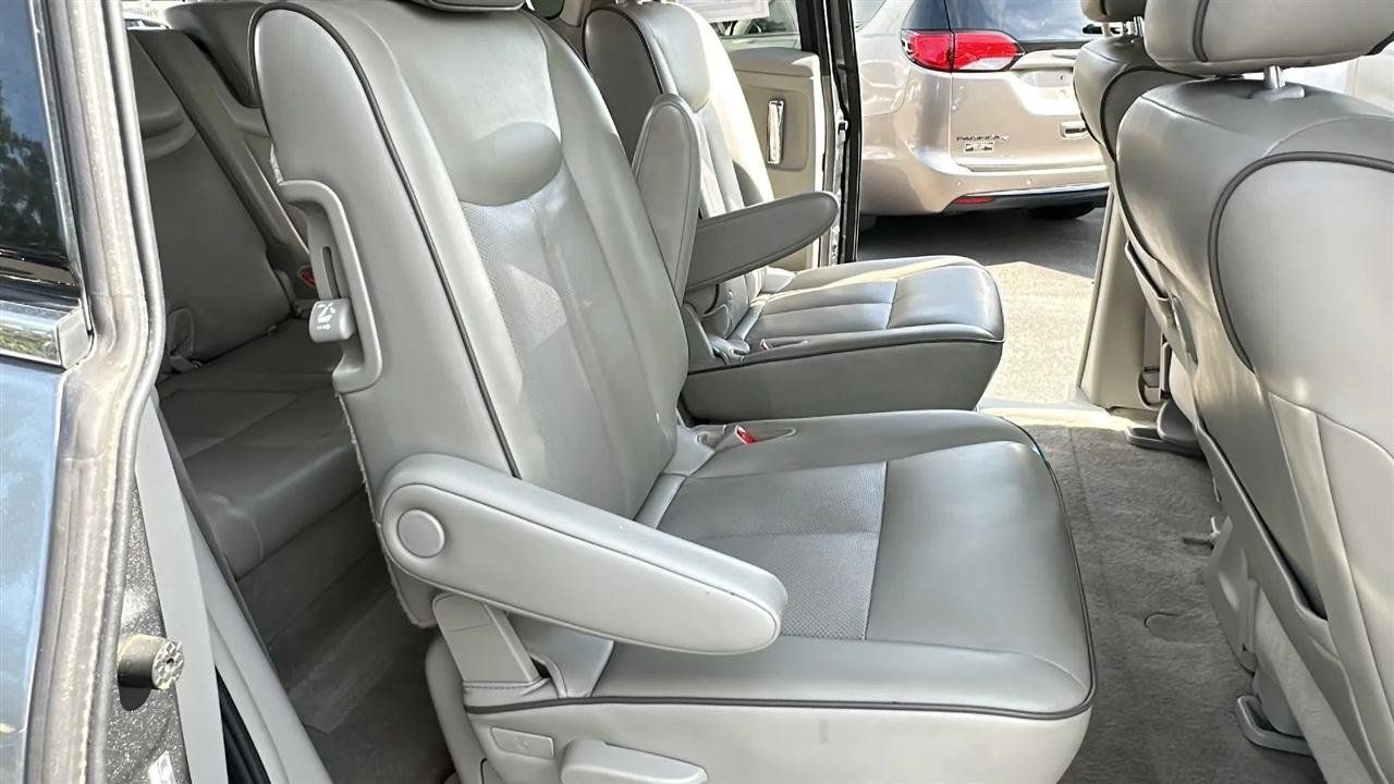 Used 2016 Nissan Quest SV w/ Leather Package FWD image 27