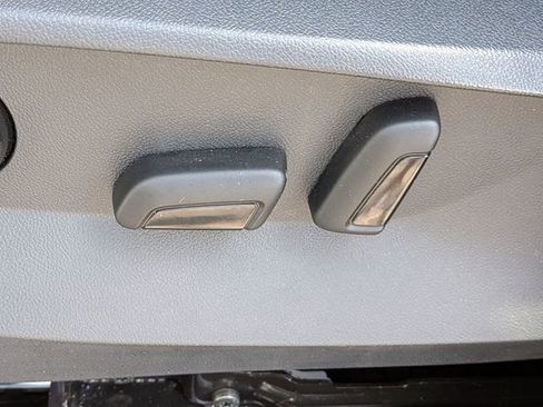 Used 2023 Volkswagen Taos SE w/ Panoramic Sunroof Package image 20