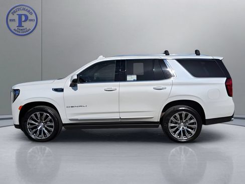Used 2021 GMC Yukon Denali w/ Denali Premium Package AWD/4WD image 4