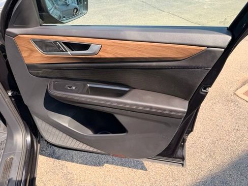 Certified 2024 Volkswagen Atlas SE w/ Panoramic Sunroof Package AWD/4WD image 19