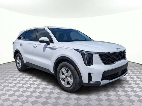 Used 2026 Kia Sorento LX FWD image 2