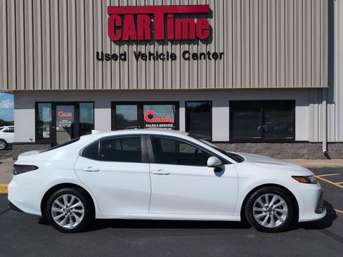 Used 2021 Toyota Camry LE AWD/4WD image 2