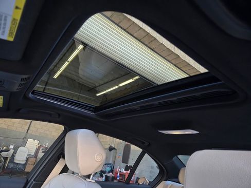 Used 2017 BMW 330i Sedan image 18